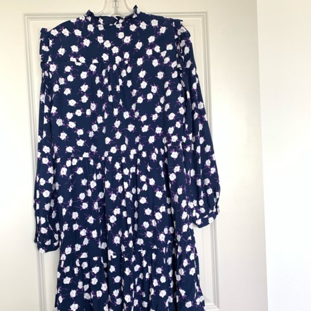 Tie-neck tiered dress in scattered peony print - Picture 8 of 13